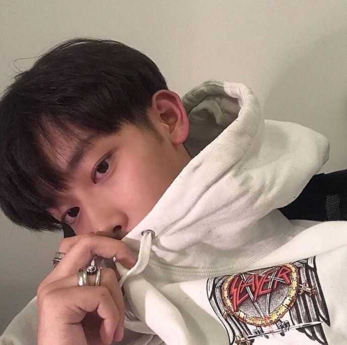 最喜欢存好看的男孩子了 最后送上几张腹肌 二更