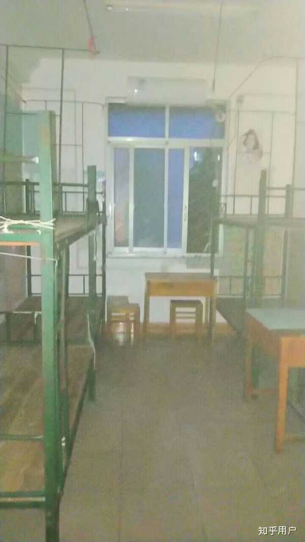 求荆州长江大学寝室图片?