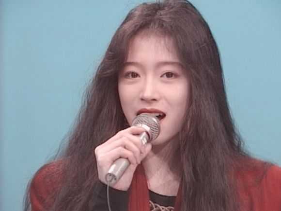 我觉得有两个人,一个是我的头像 工藤静香,另外一个是中森明菜 首先是