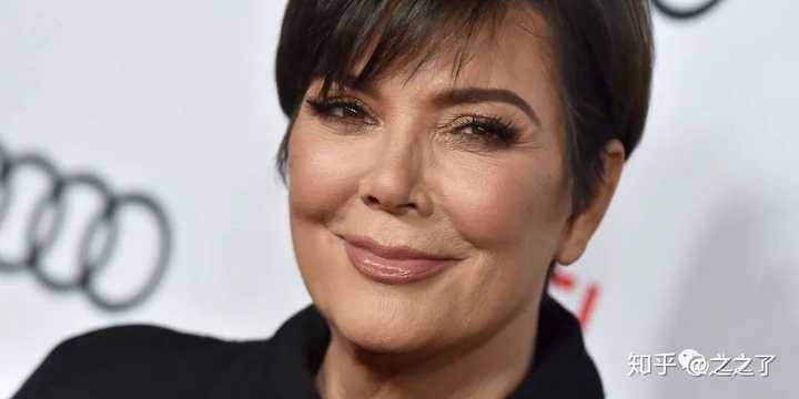 23岁的时候嫁给了律师 罗伯特.卡戴珊 robert kardashian.