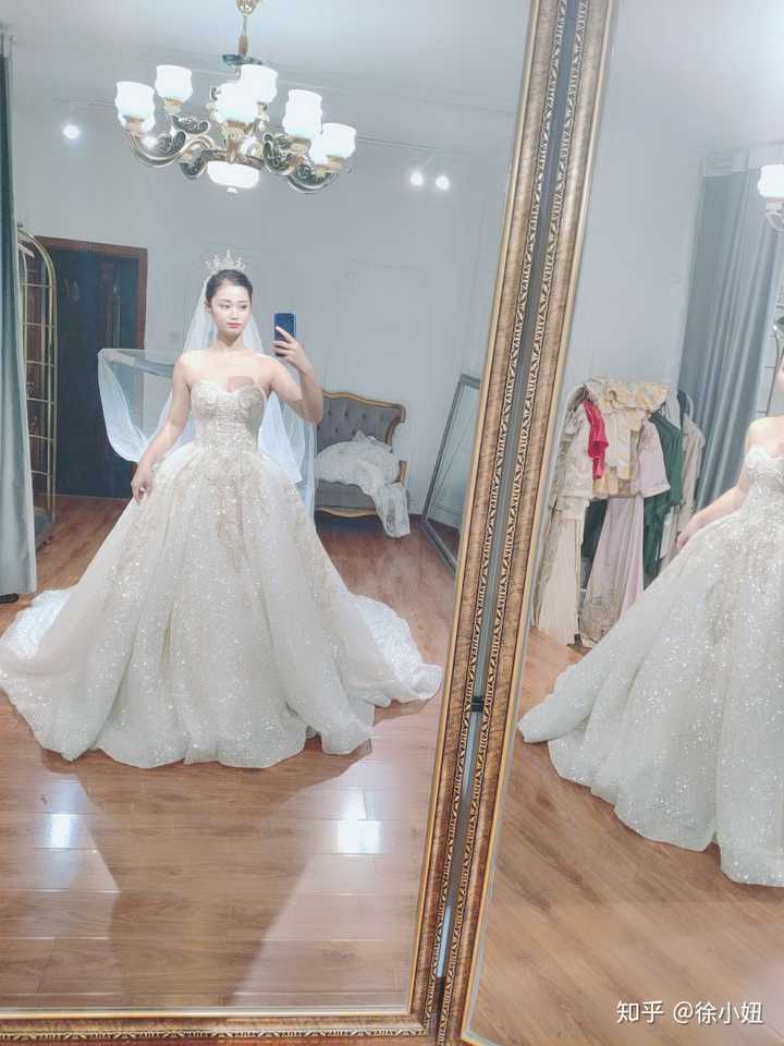 刚好前段时间去做了婚纱的妆面模特 婚纱秀禾都拍了穿了 身高165
