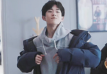 有没有易烊千玺笑起来的壁纸?