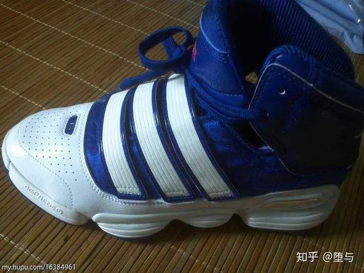 adidas的霍华德超人战靴