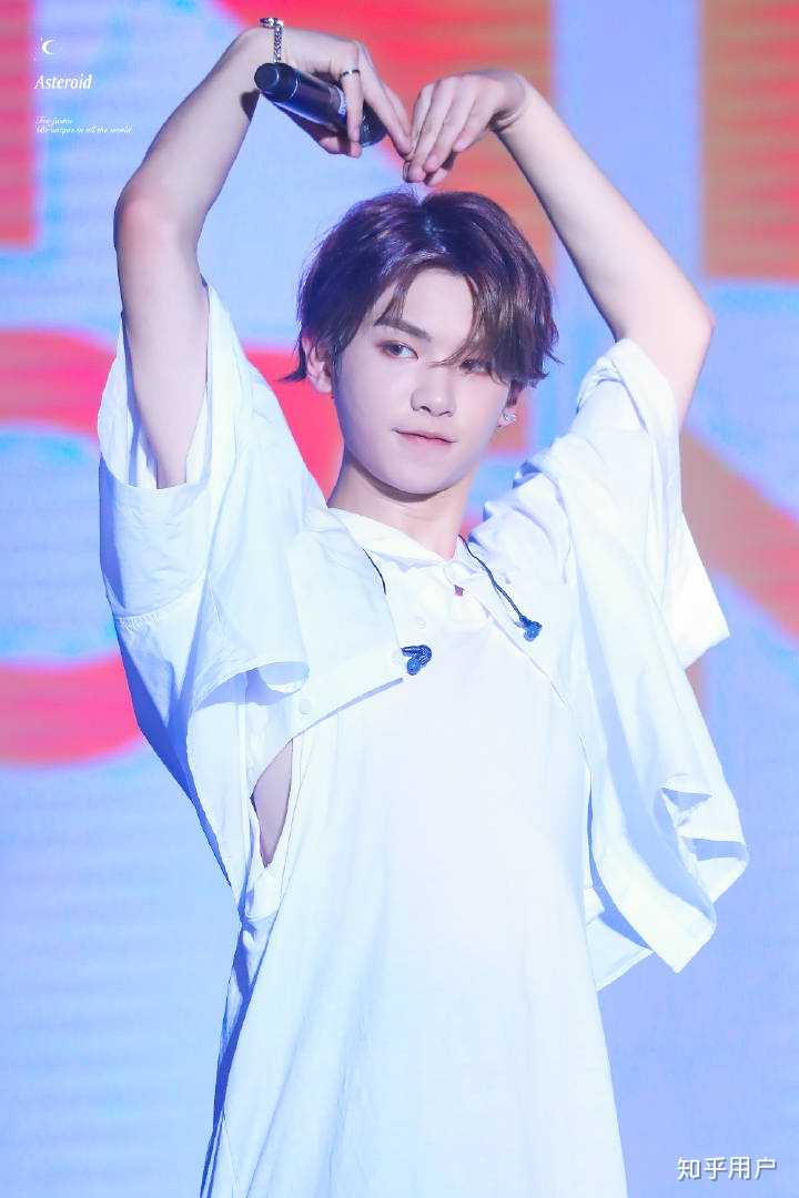 justin黄明昊高清壁纸