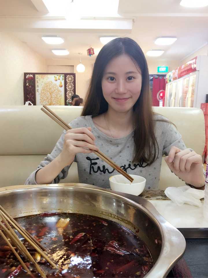有没有素颜和化妆一样好看的女孩子?我指的纯素颜.