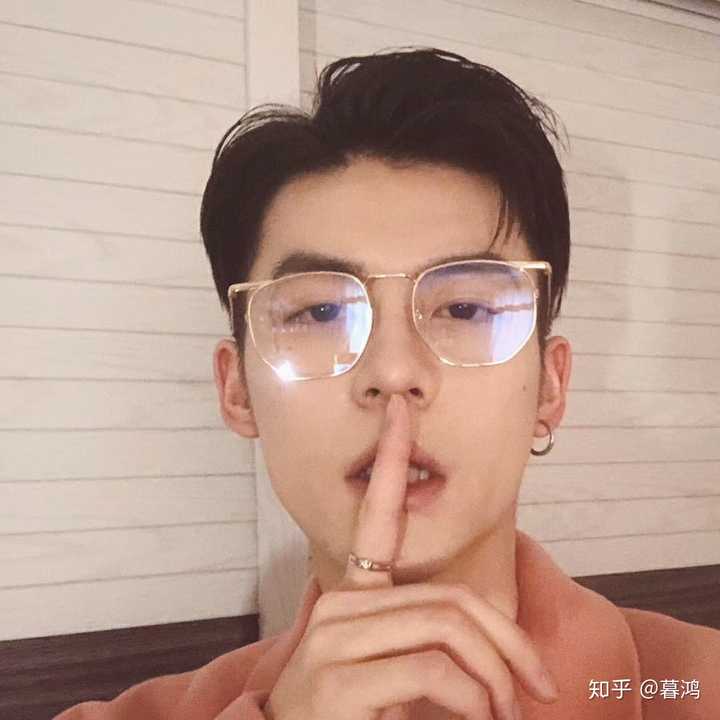 有没有一看就想恋爱的男生头像推荐?