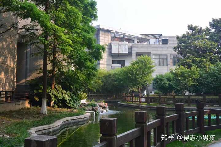 好了言归正传 我是初三那年被保送进 杭四中下沙校区的 当时学校外面