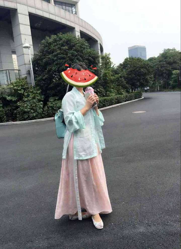 女生穿汉服配什么包