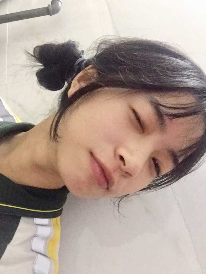 有哪些可爱女生的素颜照?