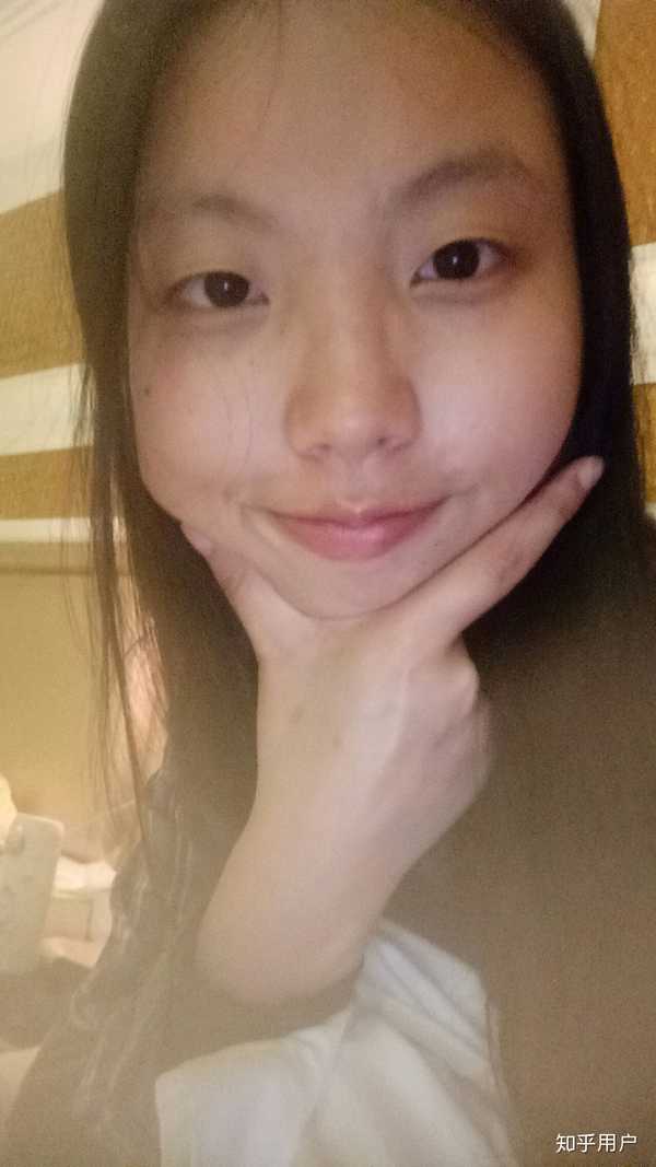 照照片嘴巴贼丑,通常是在几十张里面选择一两张嘴巴没那么奇怪的,比如