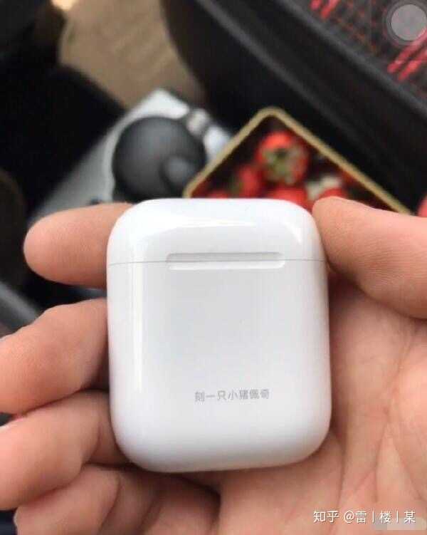 苹果的 airpods 充电盒可以刻字了,你会刻什么字?