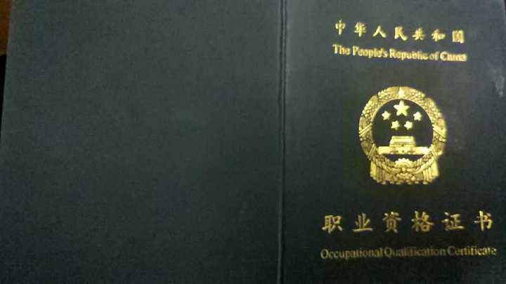 如何获得游泳教练资格证?