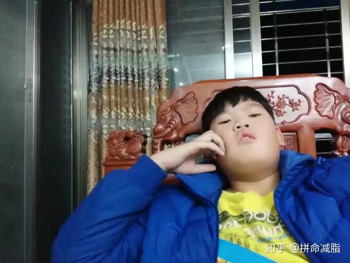 哈哈哈,这是我未减肥之前的照片,一个自恋爱自拍的胖子请看图