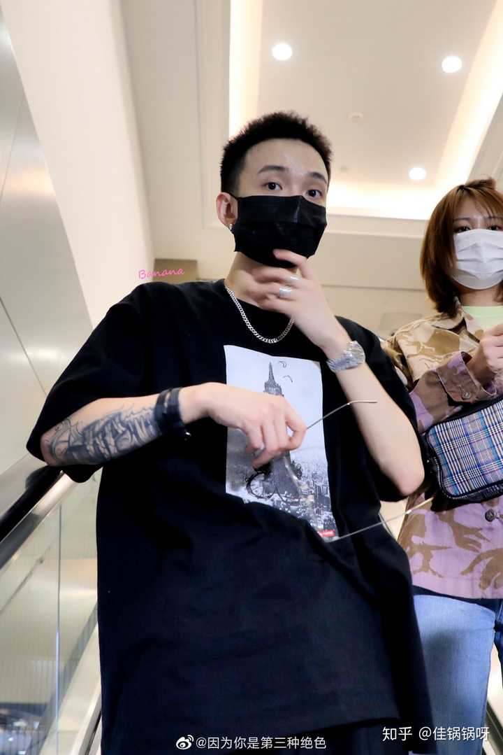当时发了个抖音 朋友圈里的tjj们"妈妈 我要结婚了"https