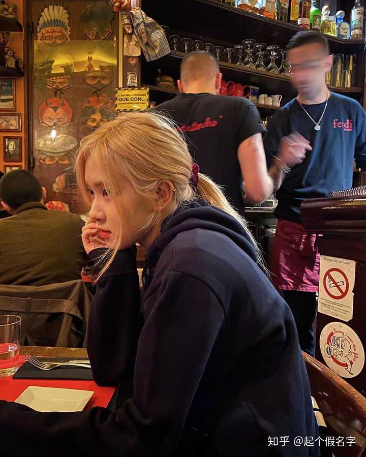 你手机相册里有哪些朴彩英rosie的照片