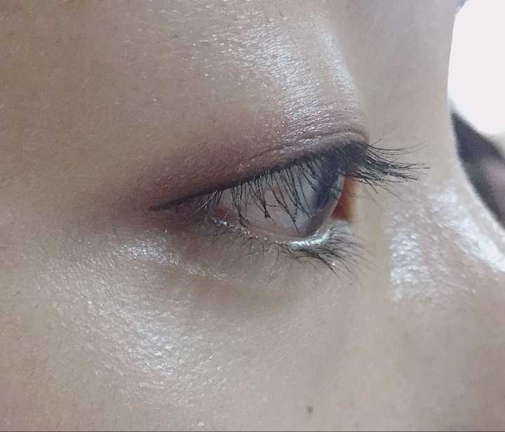 请问大家这样的肿眼泡单眼皮怎么化妆啊哭哭动刀是不可能动刀了这辈子