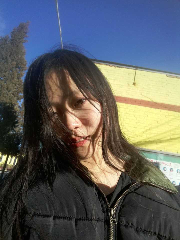 长得还行,就是不会自拍,自拍比他人拍还丑怎么办?到底应该怎么自拍?