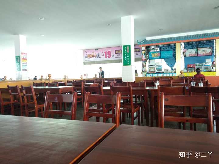 湖北民族大学的宿舍条件如何?校区内有哪些生活设施?