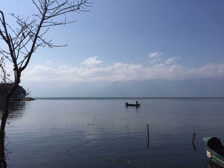 苏轼《赤壁赋》里扣舷而歌之的那首歌 桂棹兮兰桨 击空明兮溯流光