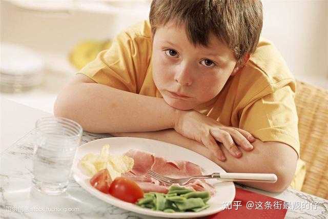 四岁孩子吃东西总要挑大的吃,应该怎样教育?
