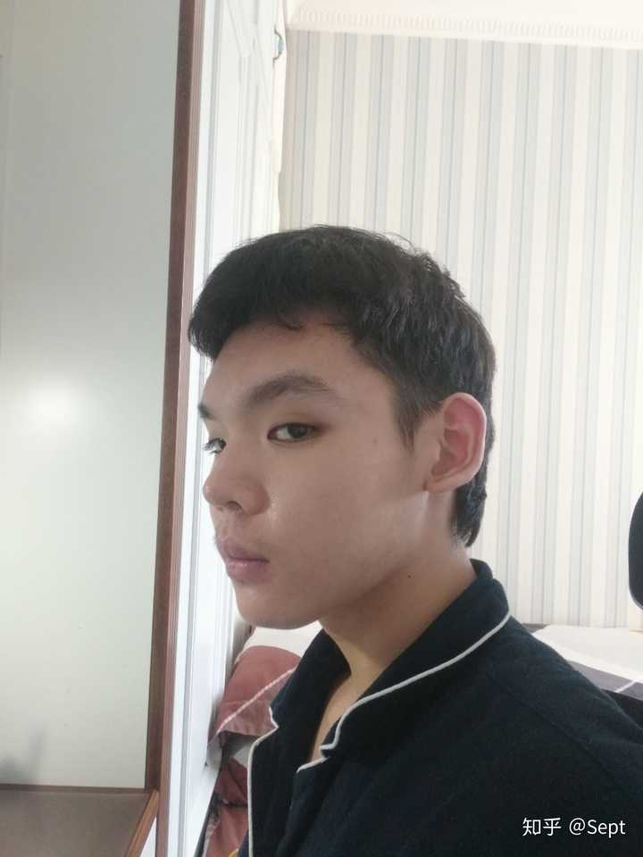 1.30(忽略睡衣) 刚开始留一个月,可以看出来有一丢丢丢小尾巴. 2020.