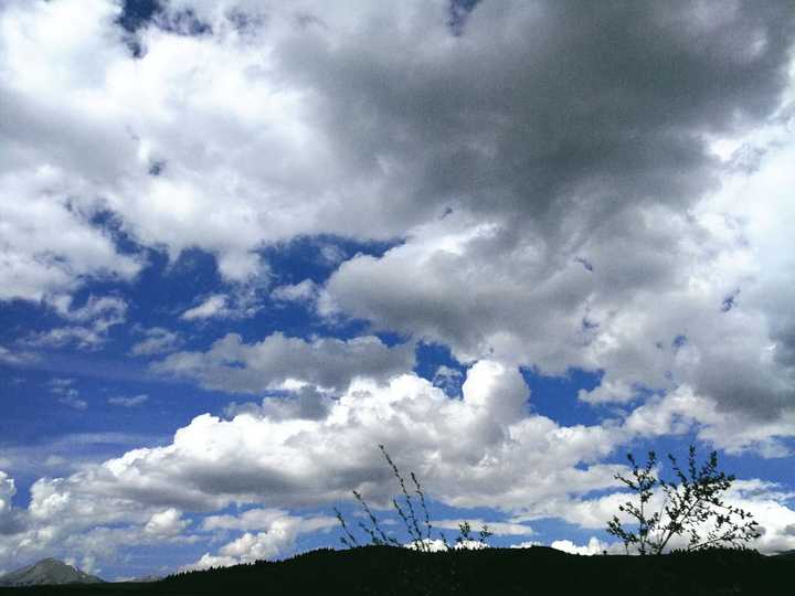 如何用手机拍出最真实天空?