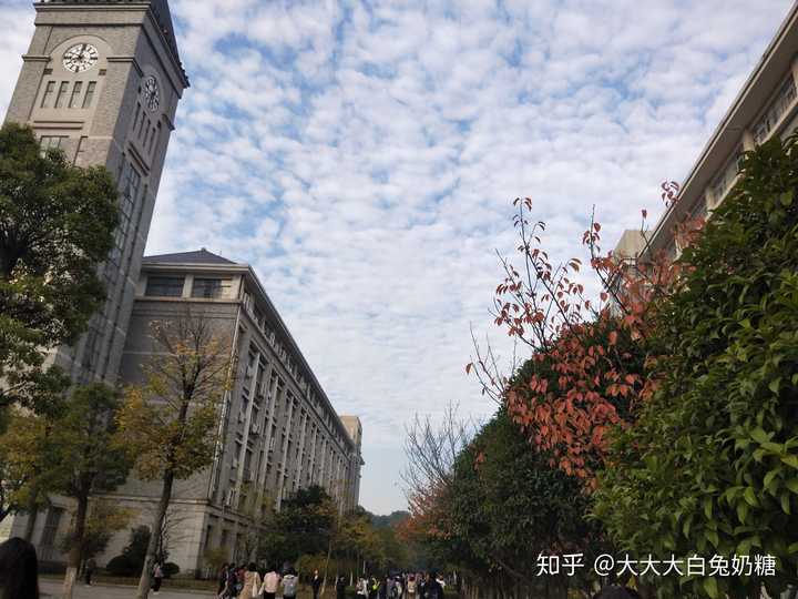 一师范学子前来回答  湖南第一师范学院有两个校区,分别是城南校区和