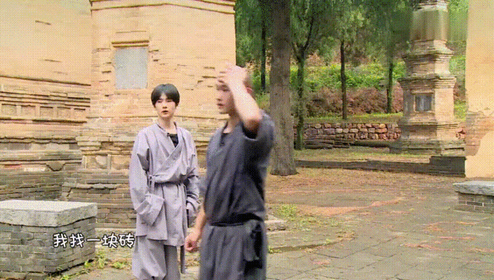 喔 温柔体贴姚老师 眼睛和嘴巴不能同时存在的姚老师 沙发上的何洛洛