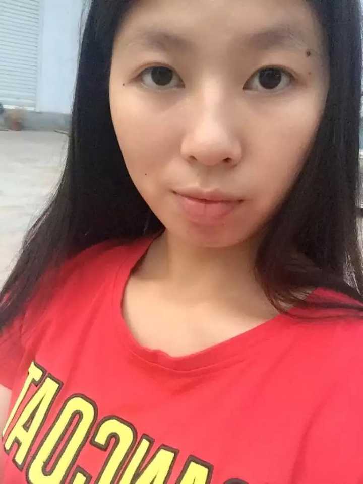 175女生方脸短额头没下巴适合什么发型