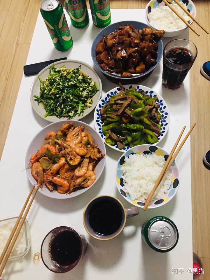 现在虽然吃不到我哥们给他天天去楼下小饭店里,带的鸡胸肉,但也是猫