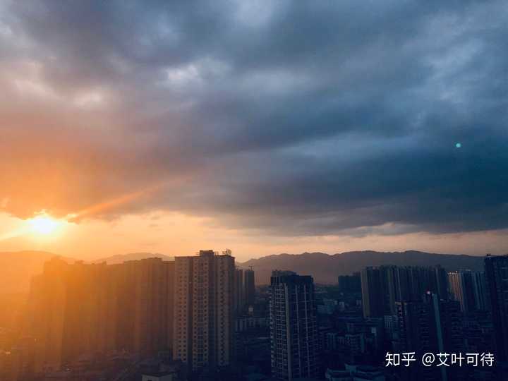 最近天气很奇怪,前一秒以为要下雨,结果出了太阳