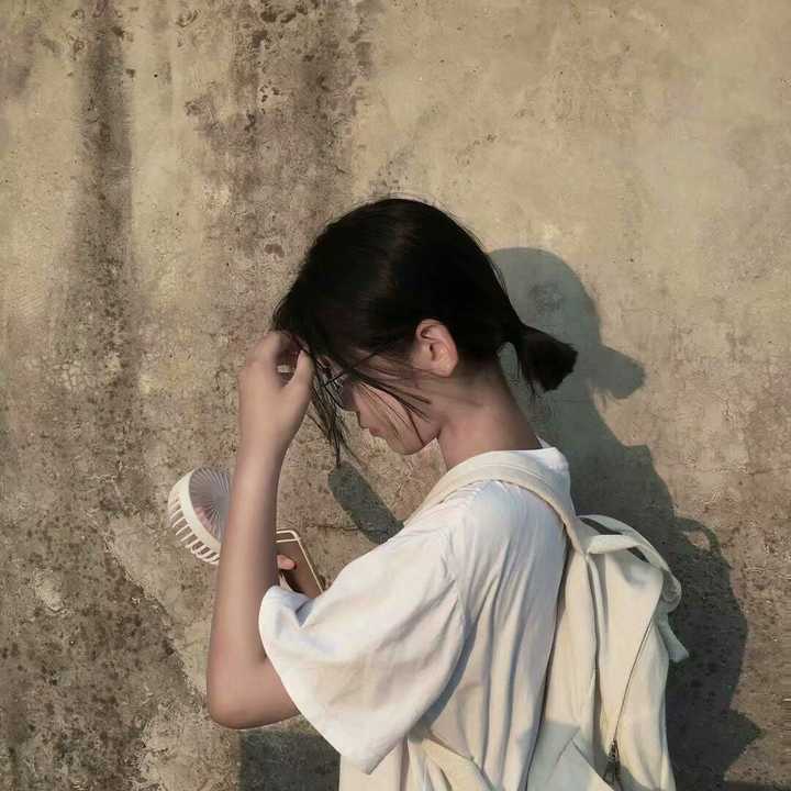 有没有一看就想恋爱的女生头像推荐?