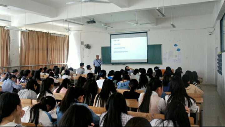 如何看待「大学生越来越少记笔记,改用手机拍」?