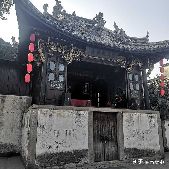 修真观是江南三大道观之一, 古戏台始建于乾隆十四年,常年演出 乌镇