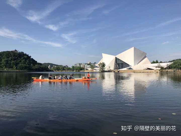 好啦 安吉校区介绍完啦,顺便发几张小和山校区的照片～(*^__^*) 那就