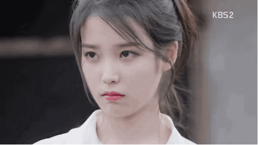 就这样,撒娇耍赖扮无辜装可怜的撅嘴.