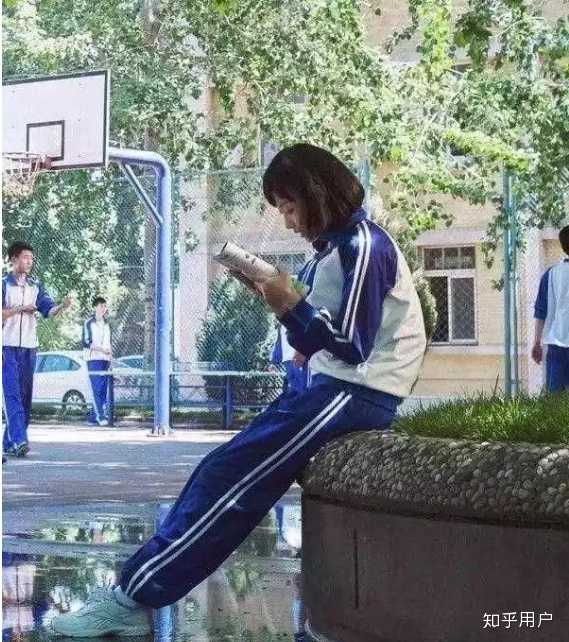 中国校服是否扼杀了个性?