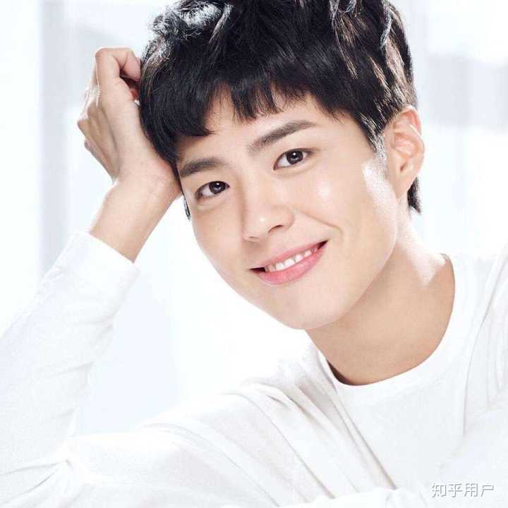 如何评价朴宝剑的长相和笑容?