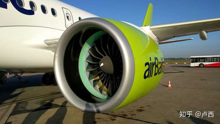 超音速飞机的涡轮发动机与亚音速飞机用的在设计上有什么显著的不同?