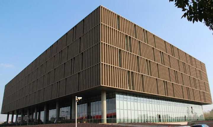 交接的地方有个建筑,叫浦东图书馆.