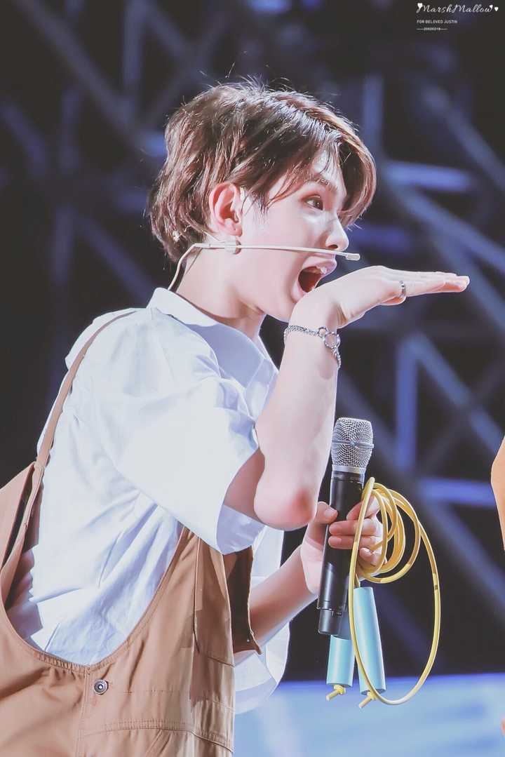 如何评价黄明昊(justin)?