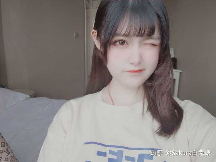 也会忍不住想继续自残下去,刀片已经被我全部丢了,修眉刀都被我丢掉了