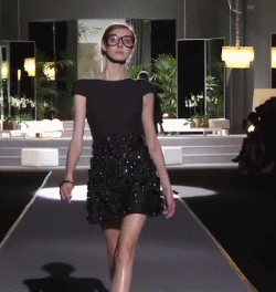 连衣裙 裙 250_264 gif 动态图 动图