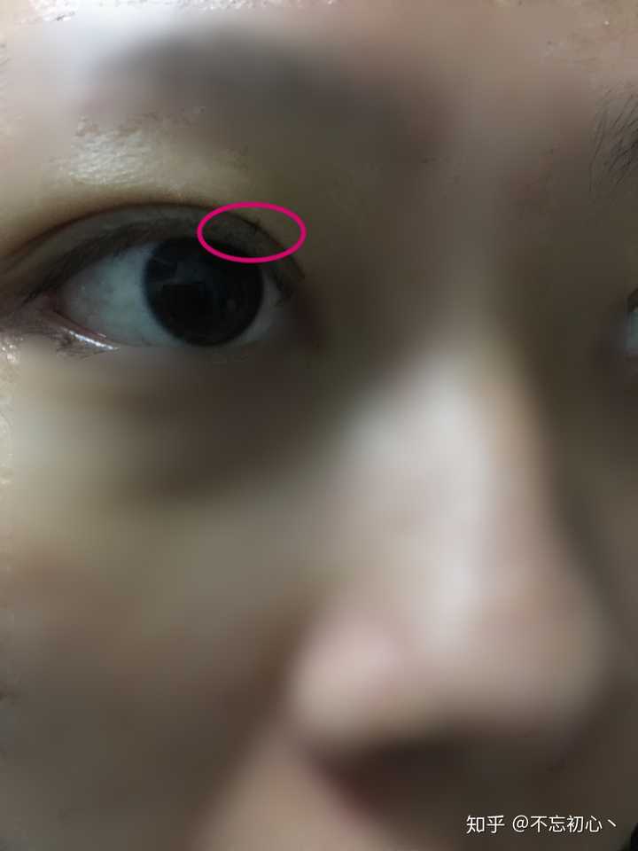 防止大家看不到,给标出来,看见那个小黑点了嘛 接下来