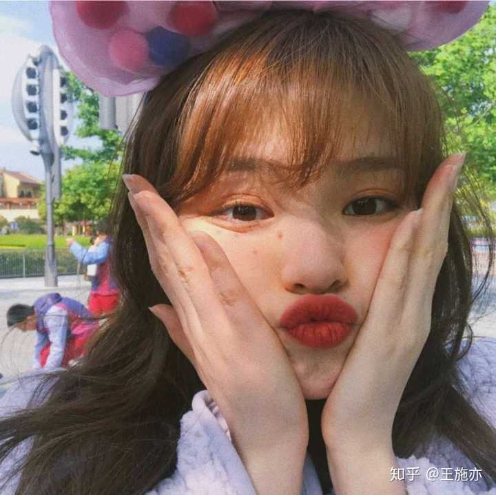 有没有特别可爱的女生头像,比较活泼的,不是小孩纸的