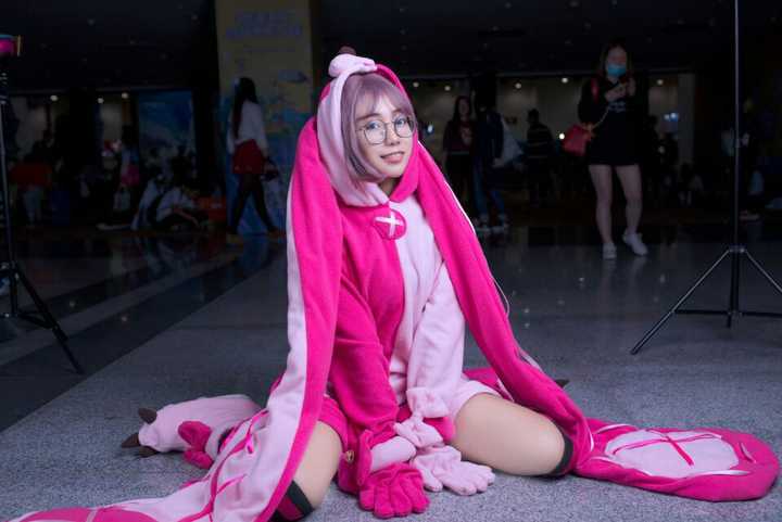 cosplay服装能上街吗,cosplay服装店铺实体店 穿比较夸张的 cos 服上街是种怎样的体验?