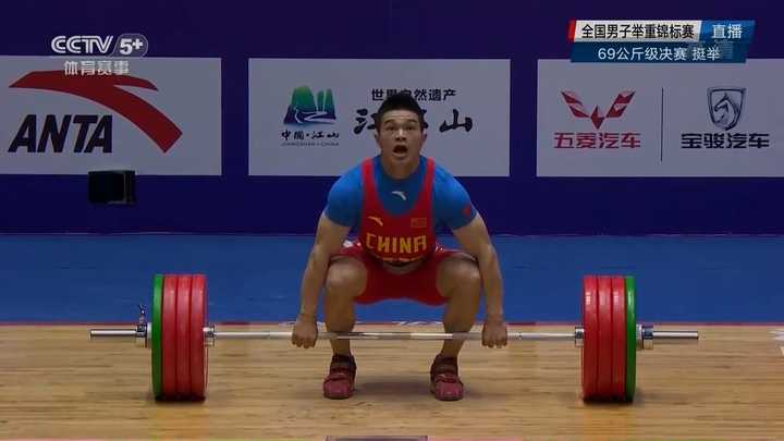 小石智勇抓举站距为什么那么大