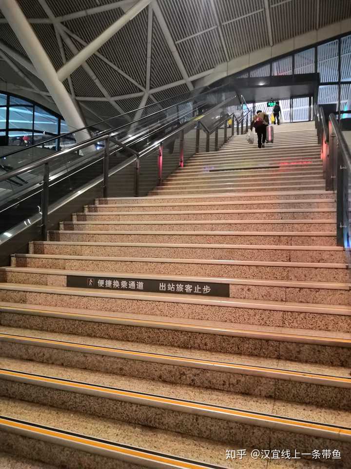 武汉目前三大特等站(武汉站,汉口站,武昌站)都支持便捷换乘!