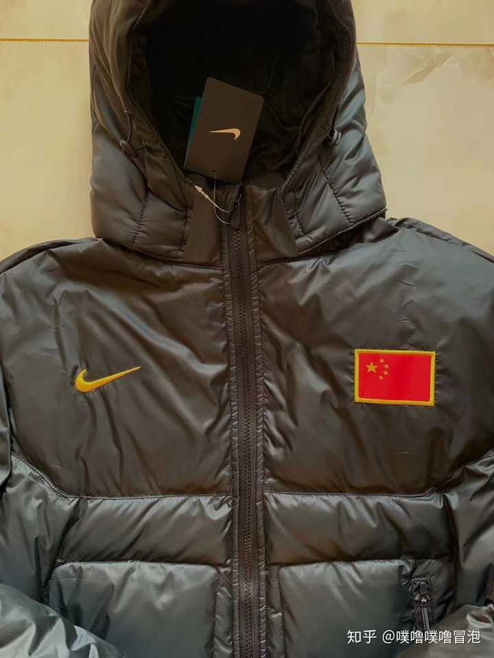 有没有那种带着国旗标志的羽绒服?