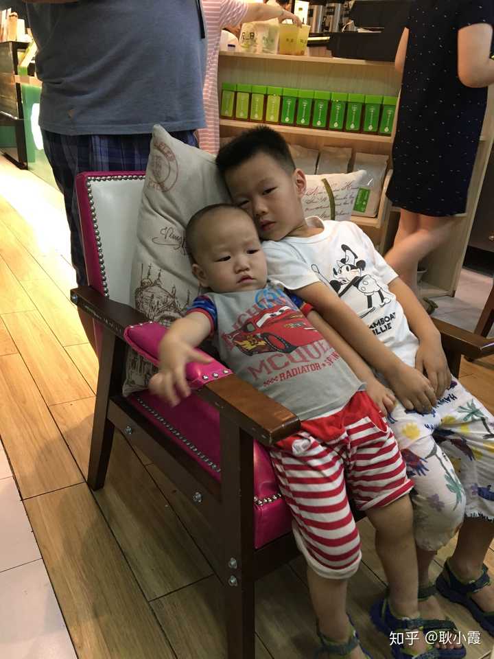 家里有个很帅的弟弟是种怎样的体验?